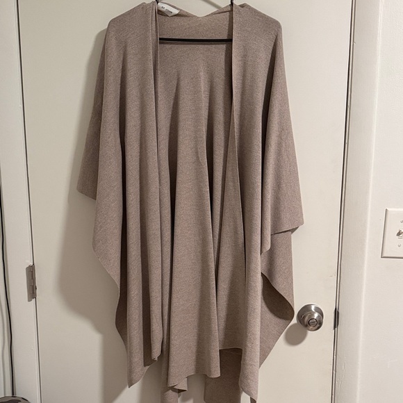St. John Tan Poncho - Picture 2 of 5
